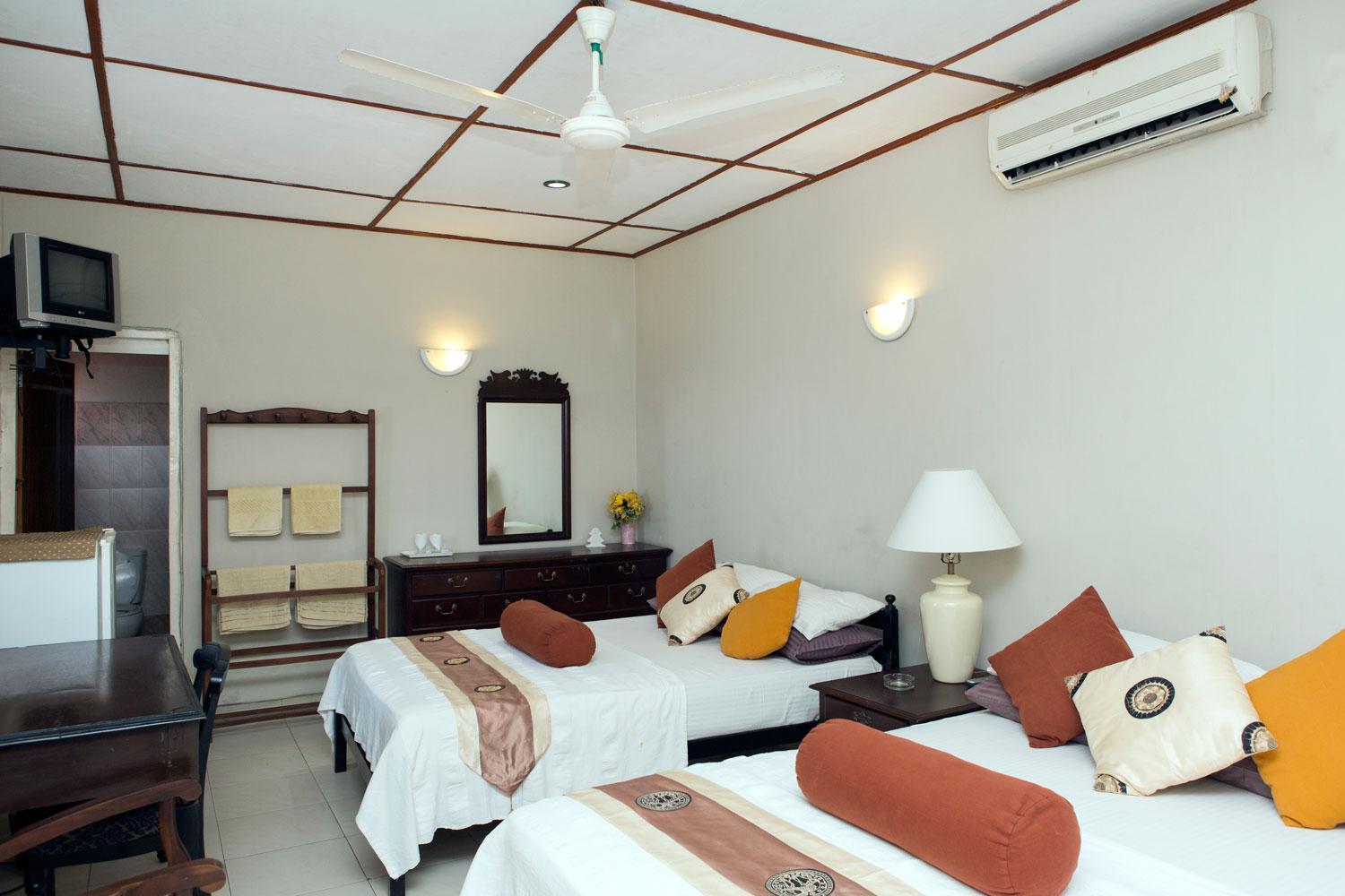Ranveli Beach Hotel Dehiwala-Mount Lavinia Bagian luar foto
