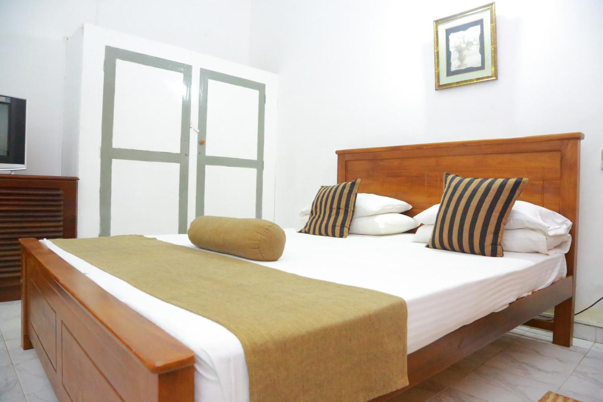 Ranveli Beach Hotel Dehiwala-Mount Lavinia Bagian luar foto