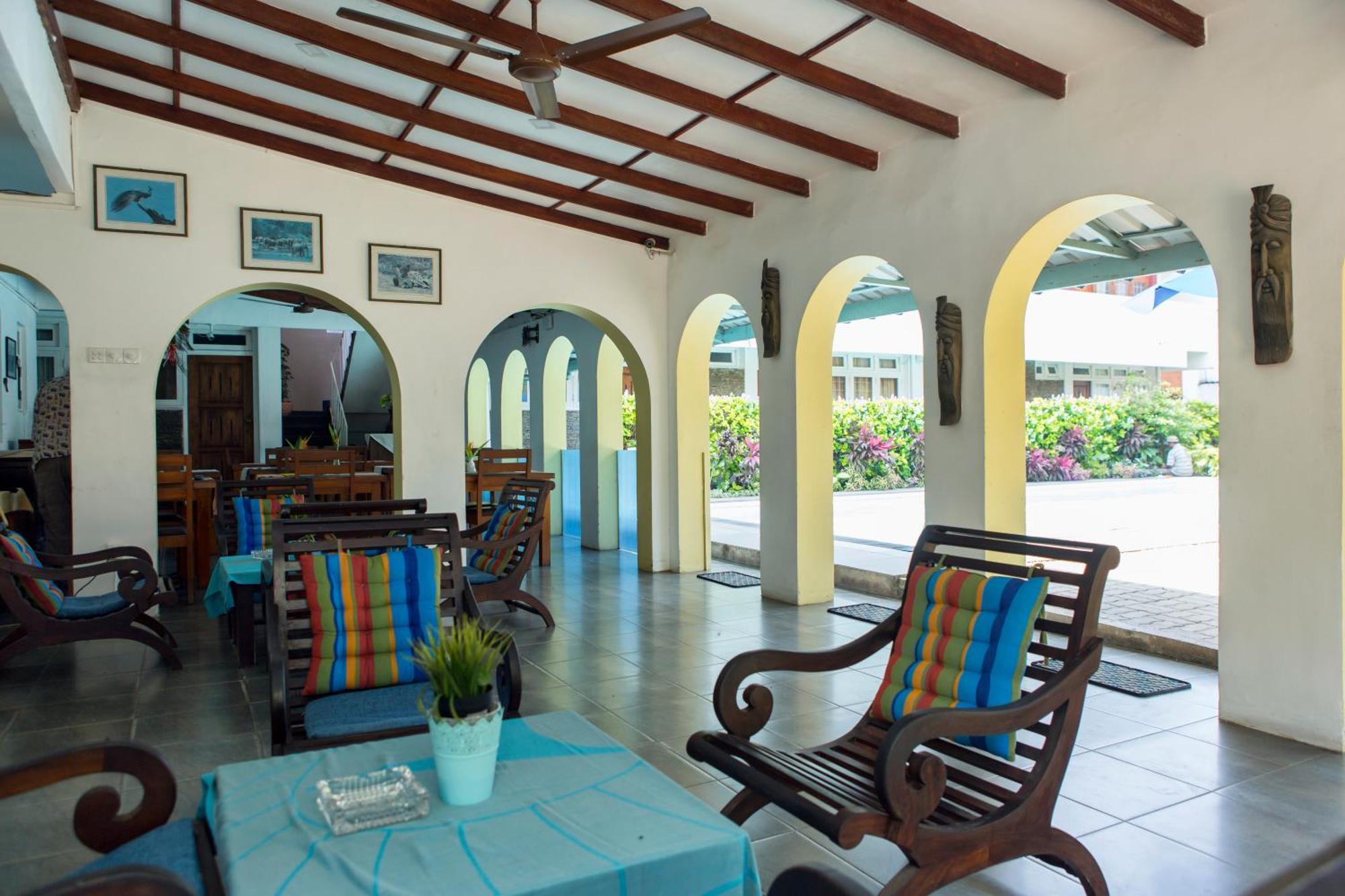 Ranveli Beach Hotel Dehiwala-Mount Lavinia Bagian luar foto