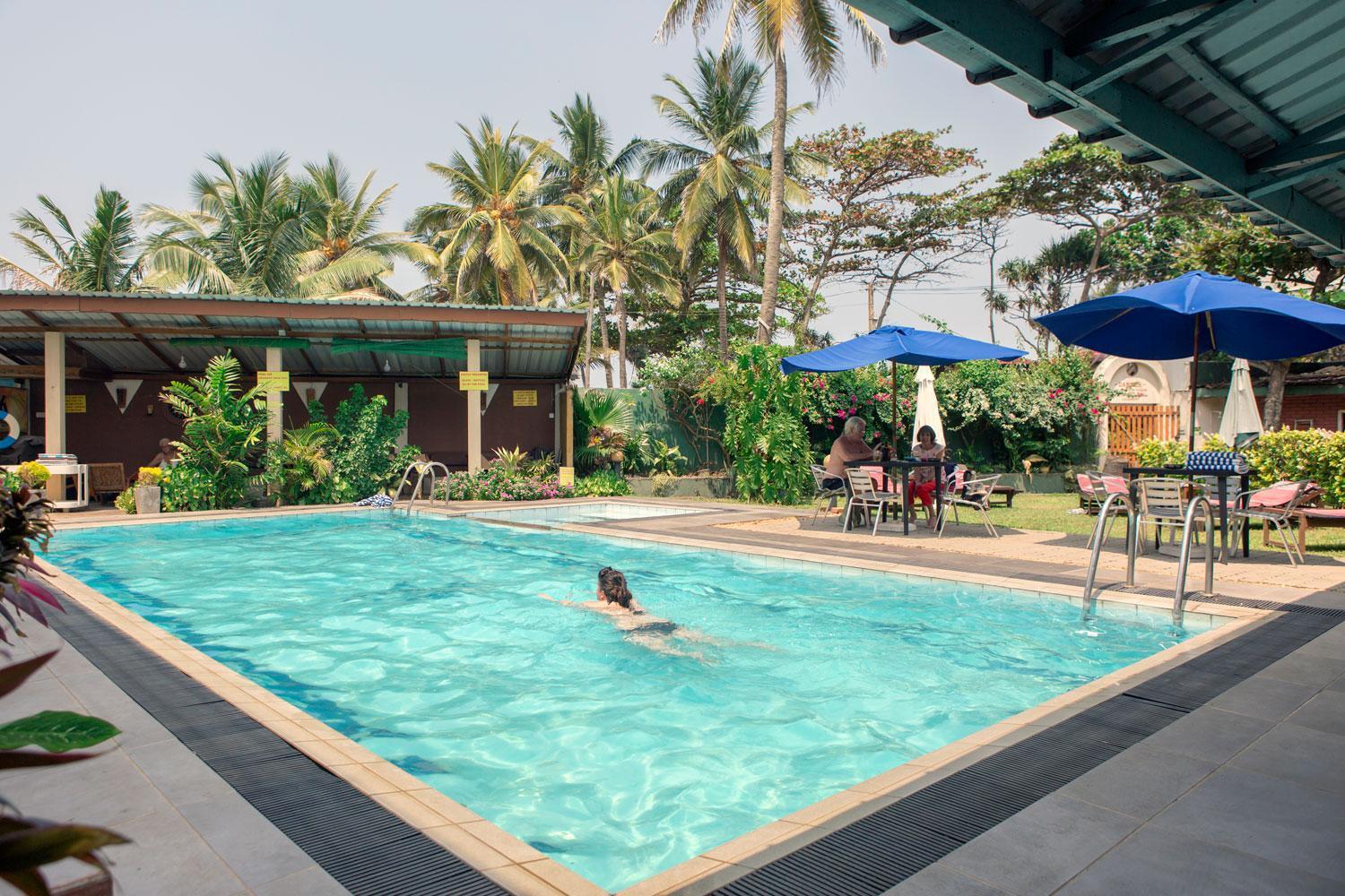 Ranveli Beach Hotel Dehiwala-Mount Lavinia Bagian luar foto
