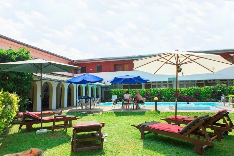Ranveli Beach Hotel Dehiwala-Mount Lavinia Bagian luar foto
