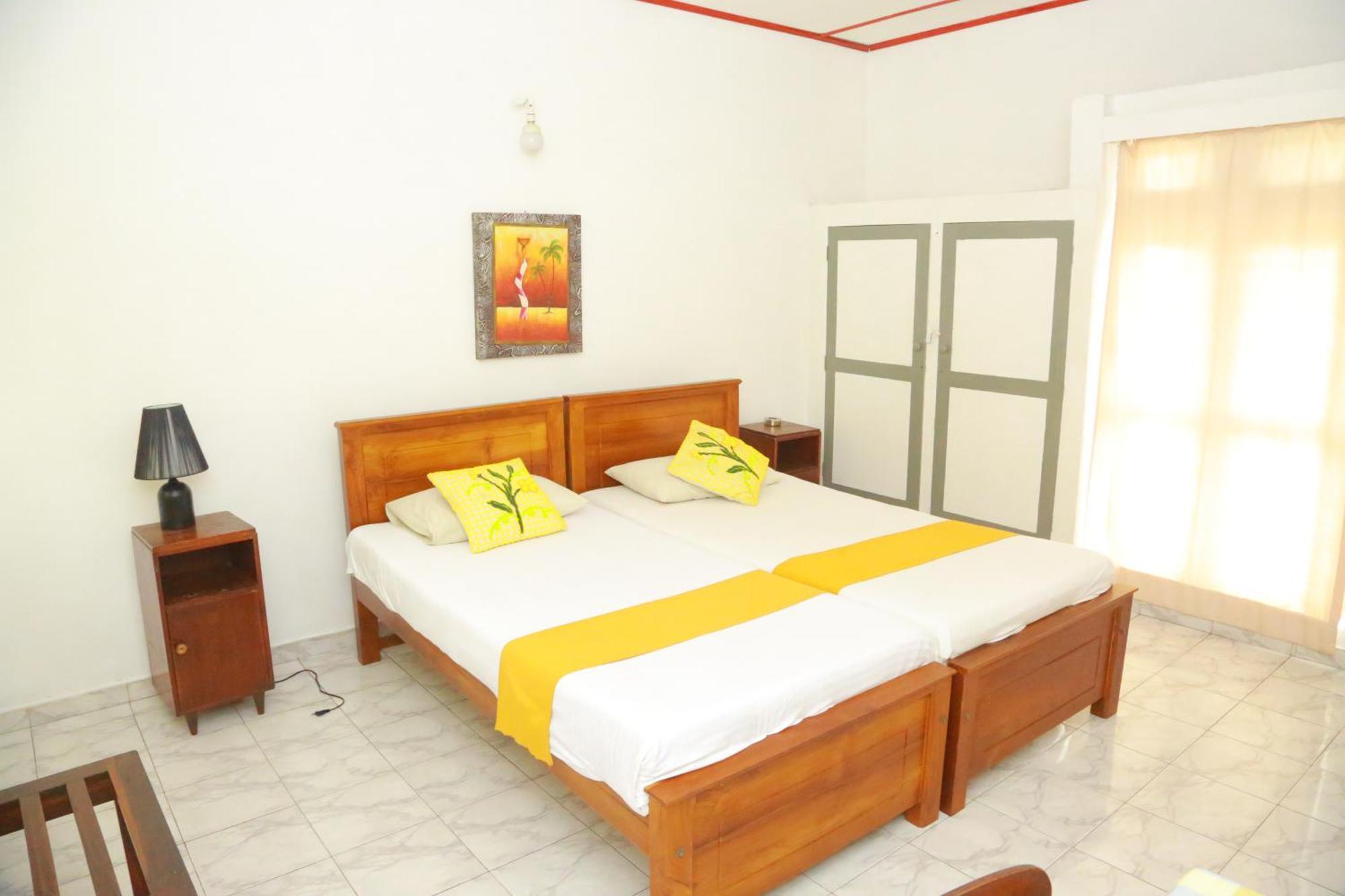 Ranveli Beach Hotel Dehiwala-Mount Lavinia Bagian luar foto