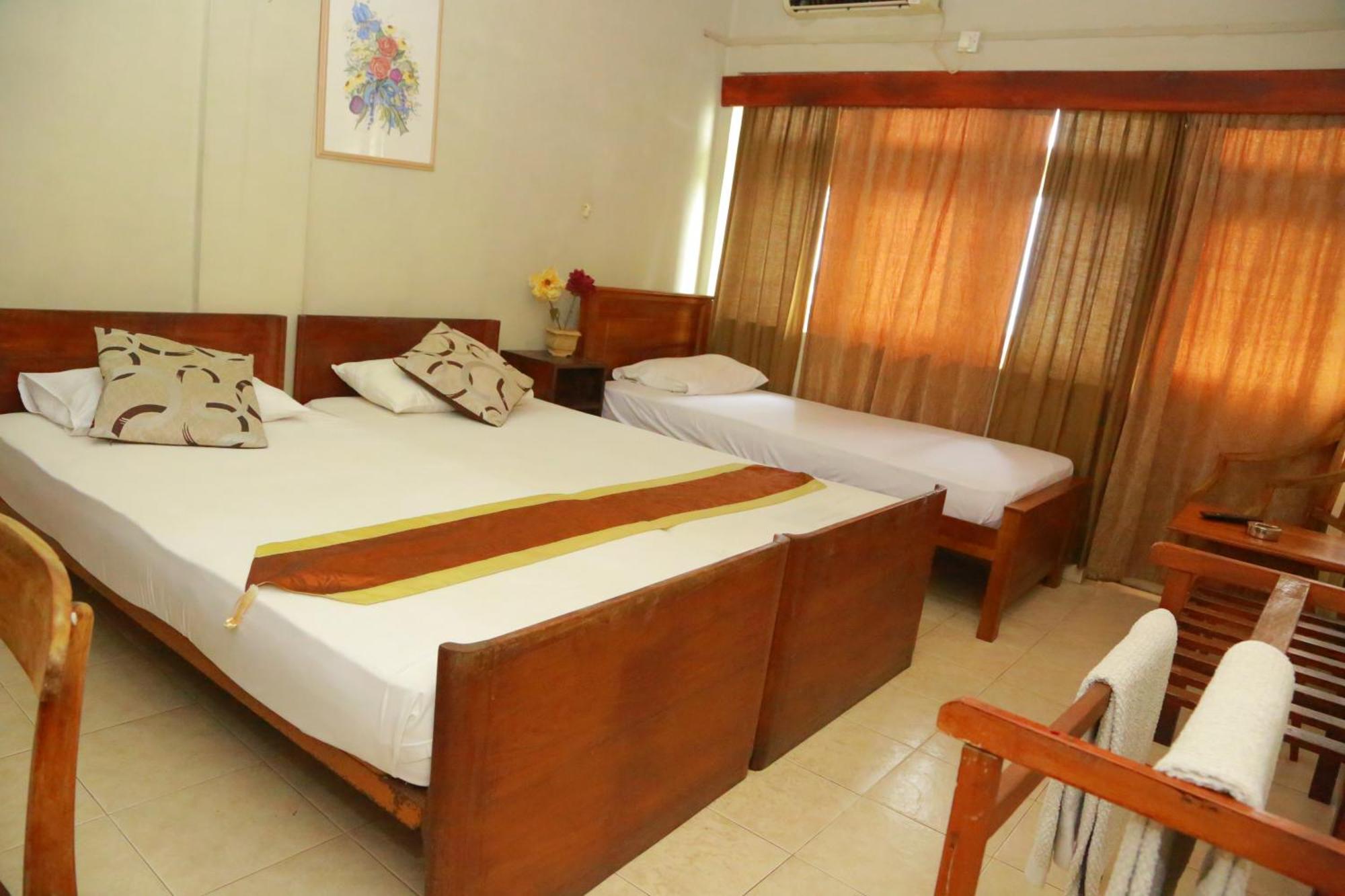 Ranveli Beach Hotel Dehiwala-Mount Lavinia Bagian luar foto