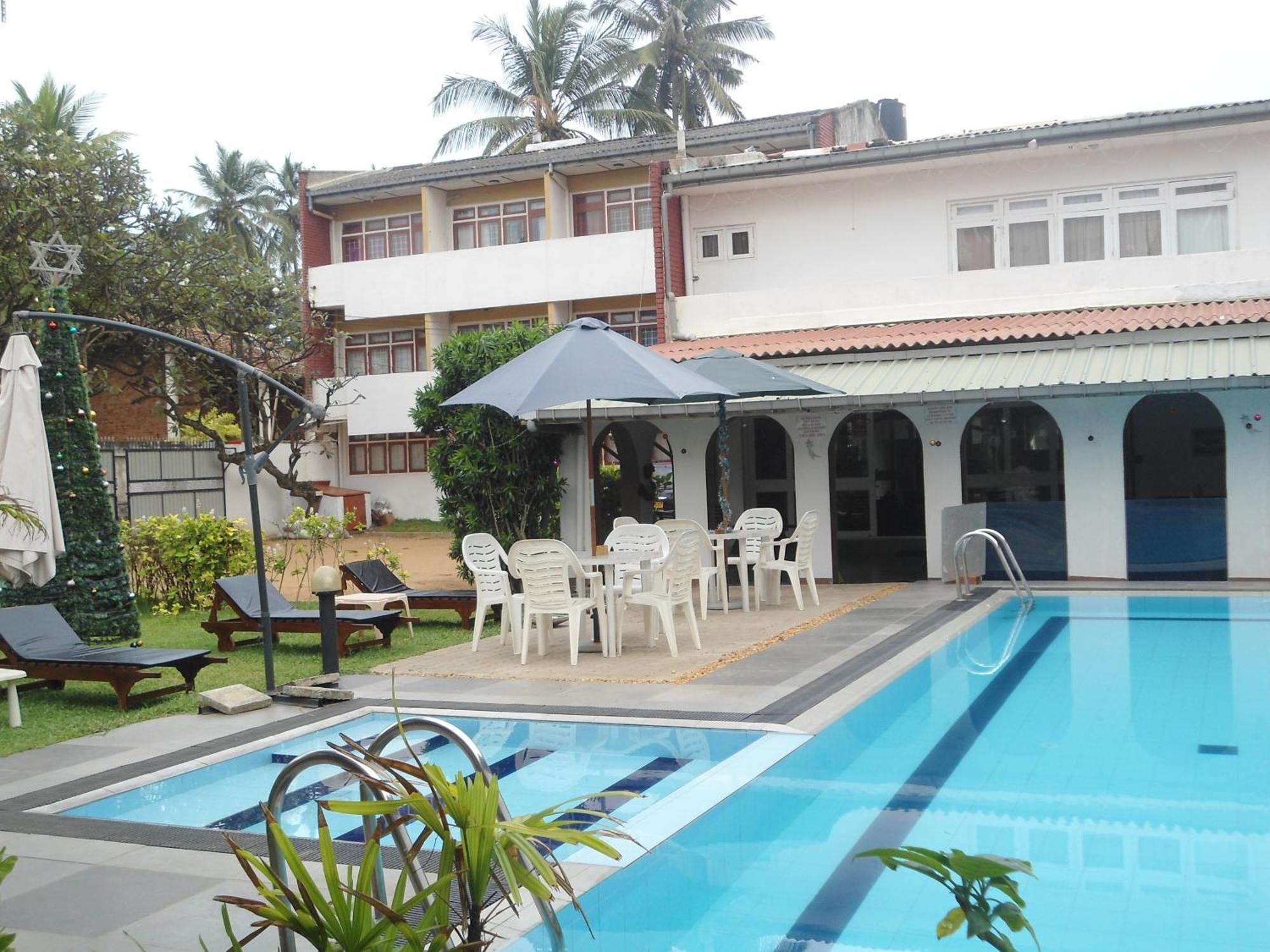 Ranveli Beach Hotel Dehiwala-Mount Lavinia Bagian luar foto