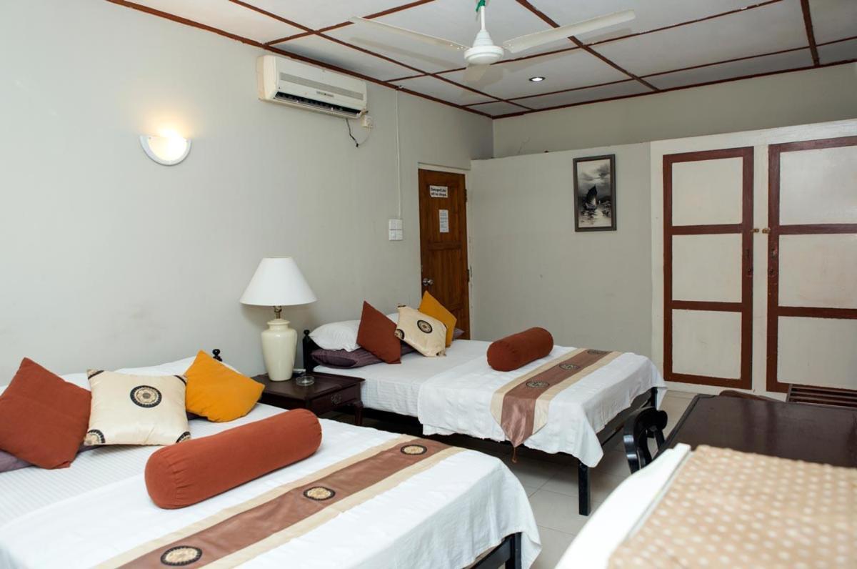 Ranveli Beach Hotel Dehiwala-Mount Lavinia Bagian luar foto