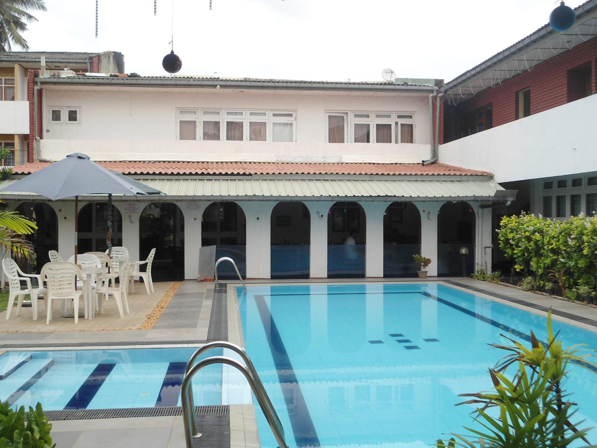 Ranveli Beach Hotel Dehiwala-Mount Lavinia Bagian luar foto
