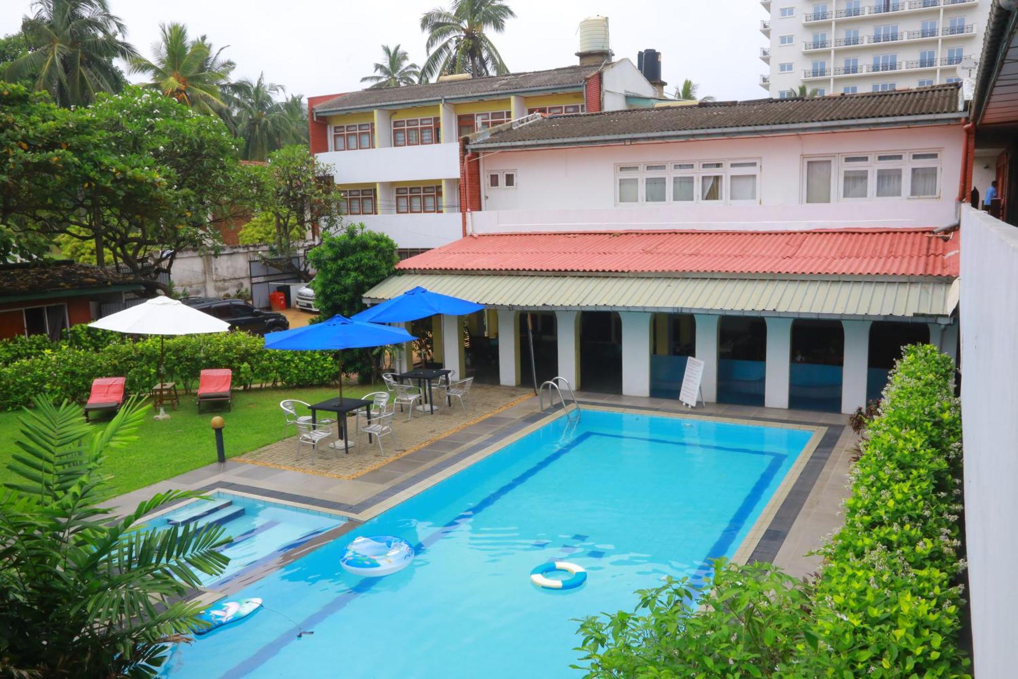 Ranveli Beach Hotel Dehiwala-Mount Lavinia Bagian luar foto