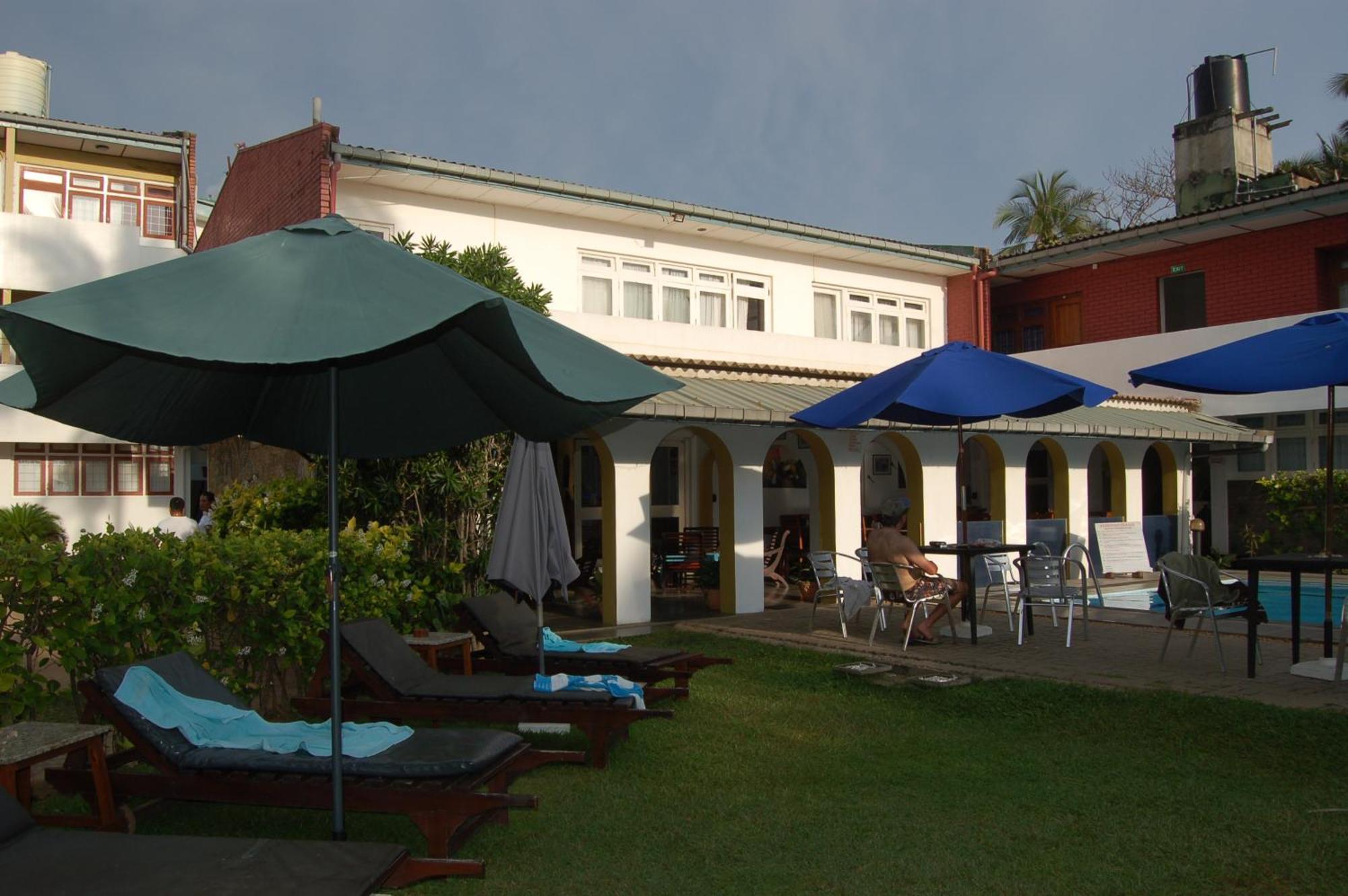 Ranveli Beach Hotel Dehiwala-Mount Lavinia Bagian luar foto