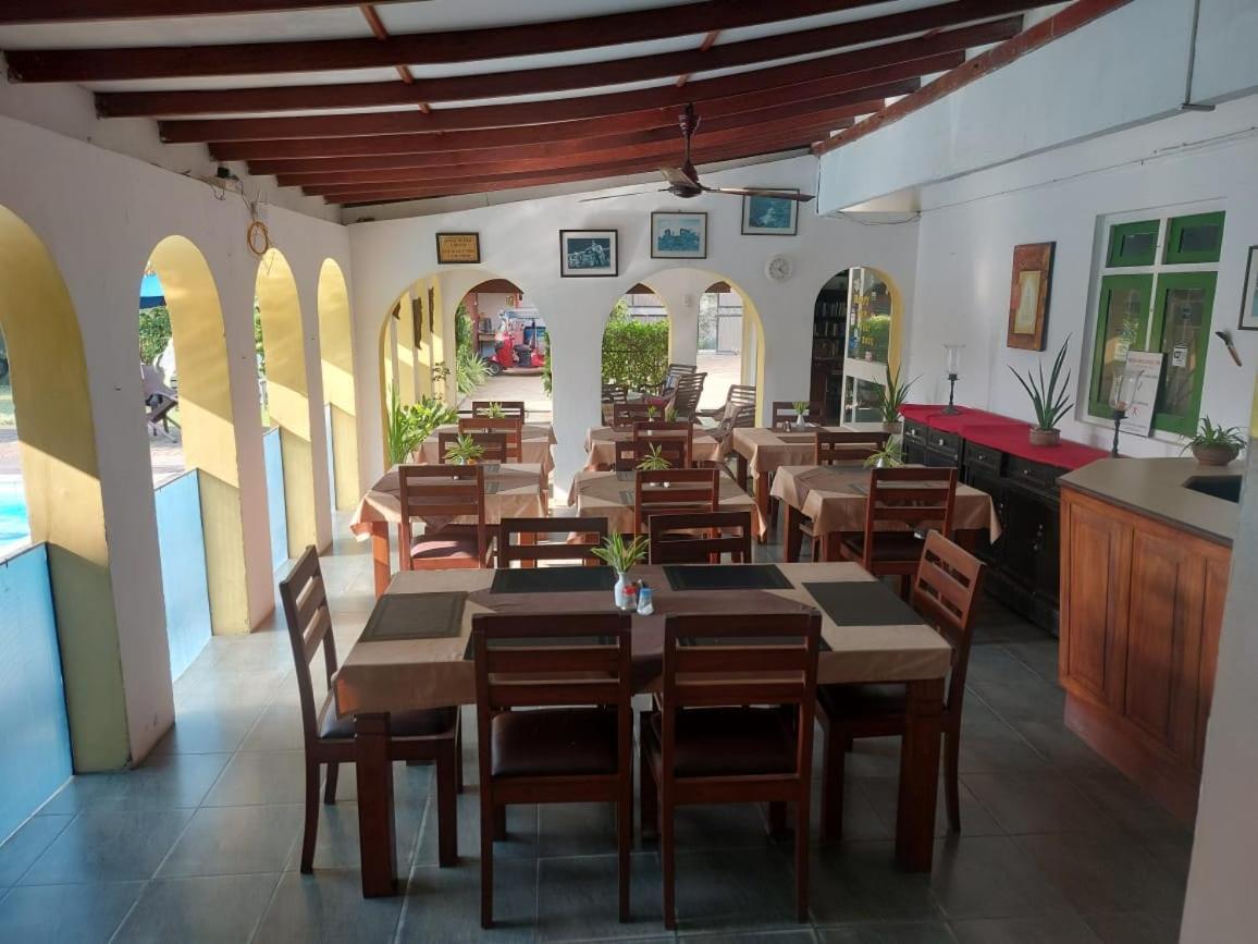 Ranveli Beach Hotel Dehiwala-Mount Lavinia Bagian luar foto