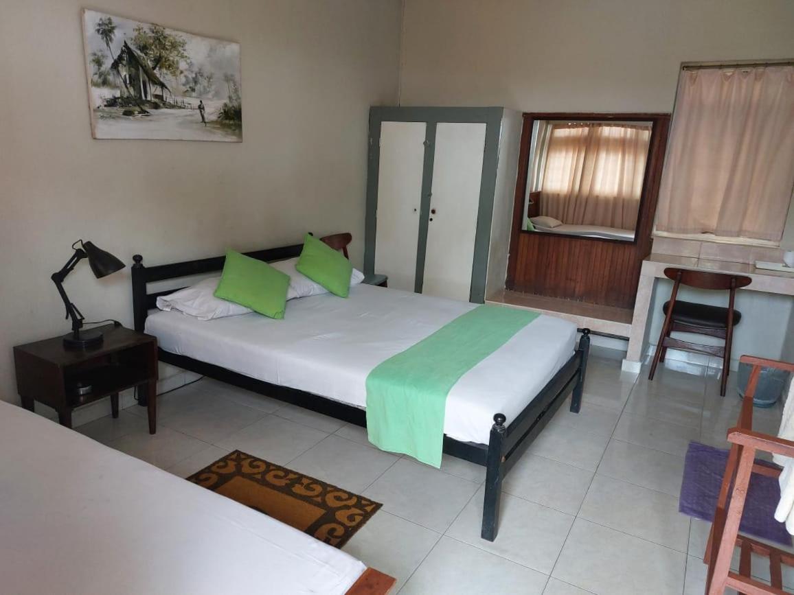 Ranveli Beach Hotel Dehiwala-Mount Lavinia Bagian luar foto