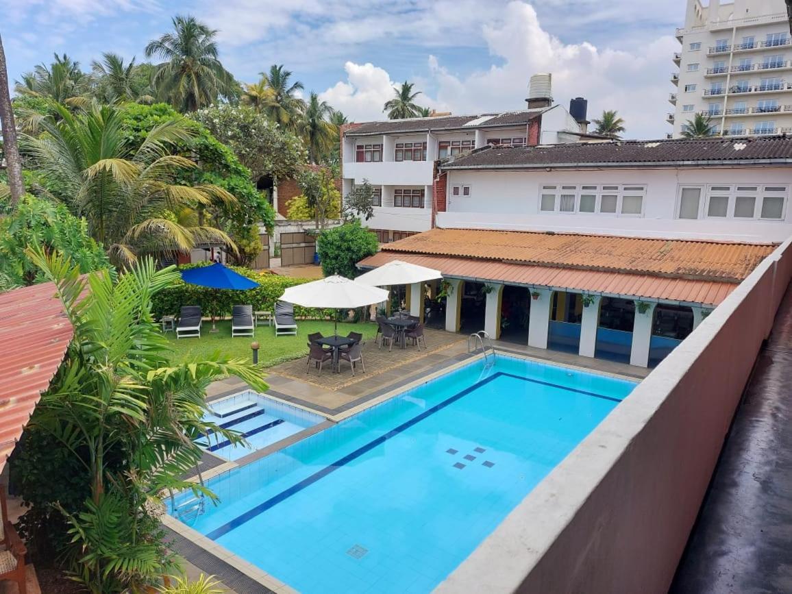 Ranveli Beach Hotel Dehiwala-Mount Lavinia Bagian luar foto