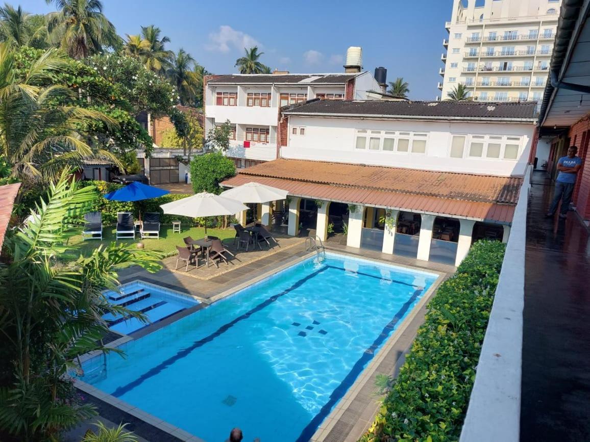 Ranveli Beach Hotel Dehiwala-Mount Lavinia Bagian luar foto